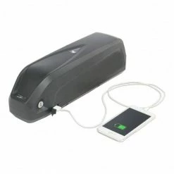 Découvrez La batterie Lithium Multimarque 48V 13Ah chez Doctibike, Expert En Batterie Et Reconditionnement De Batteries De Vélo électrique . Si Votre Vélo Ne Vous Procure Plus Une Autonomie Suffisante, Alors Il Est Temps De Changer Et D'optez Pour La Batterie Compatible Multimarque Hailong. Au Design Simple Et épuré, elle S'adapte à Un Grand Nombre De Vélos : Pour Savoir Si Elle Convient Au Vôtre, Consultez La Liste Dans La Rubrique Compatibilité Ci-dessous. 